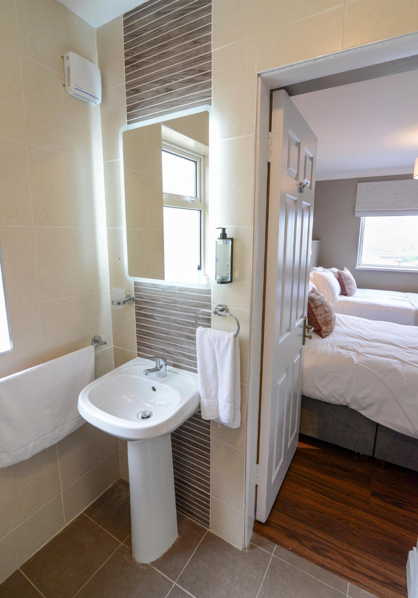 ゴールウェイ Urban Nest Townhouse Bed & Breakfast エクステリア 写真
