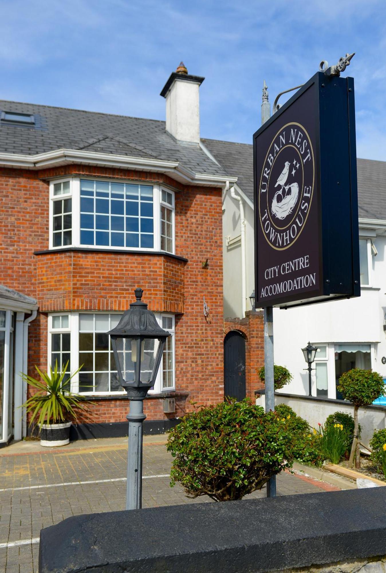 ゴールウェイ Urban Nest Townhouse Bed & Breakfast エクステリア 写真
